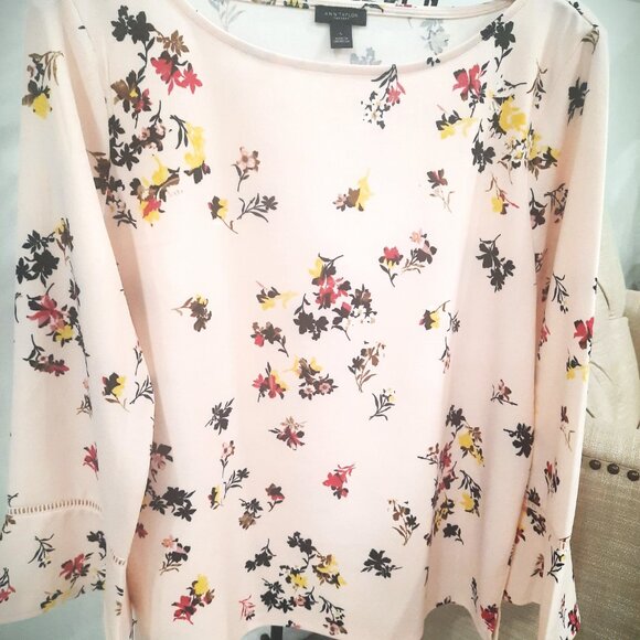 ANN TAYLOR Factory Floral Bell Cuff Top Size Large - Picture 2 of 7